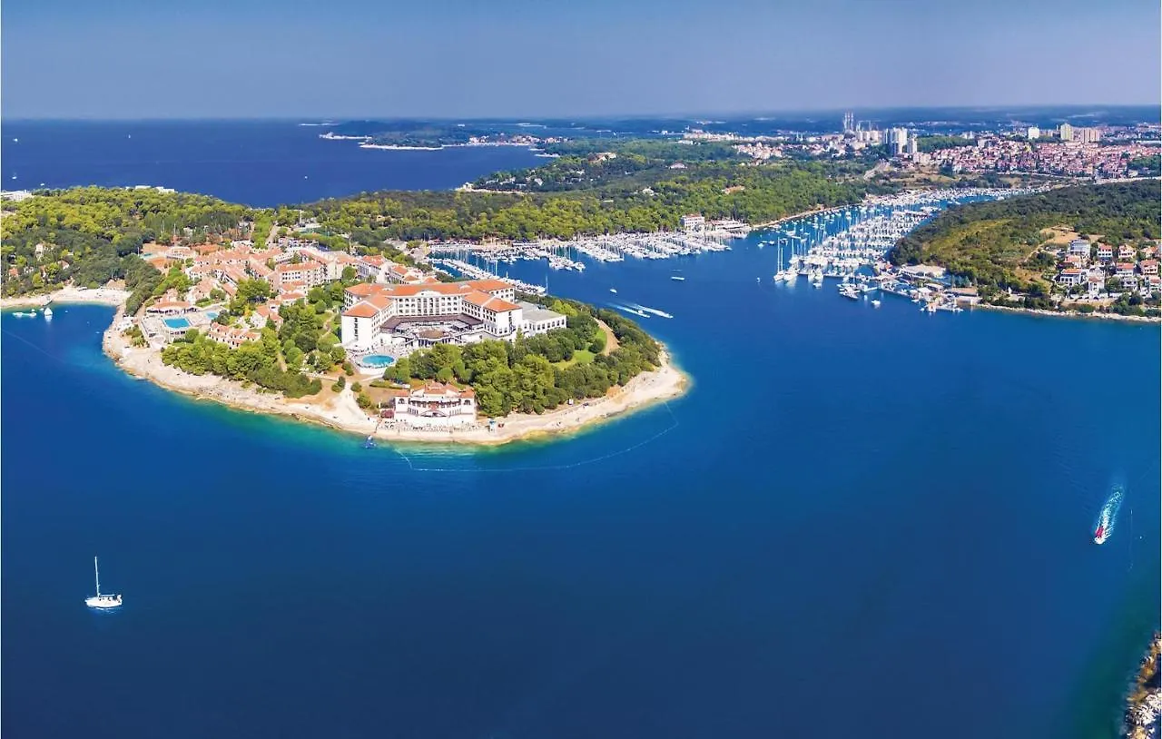 Gorgeous Home In Pula With Wifi 0*,