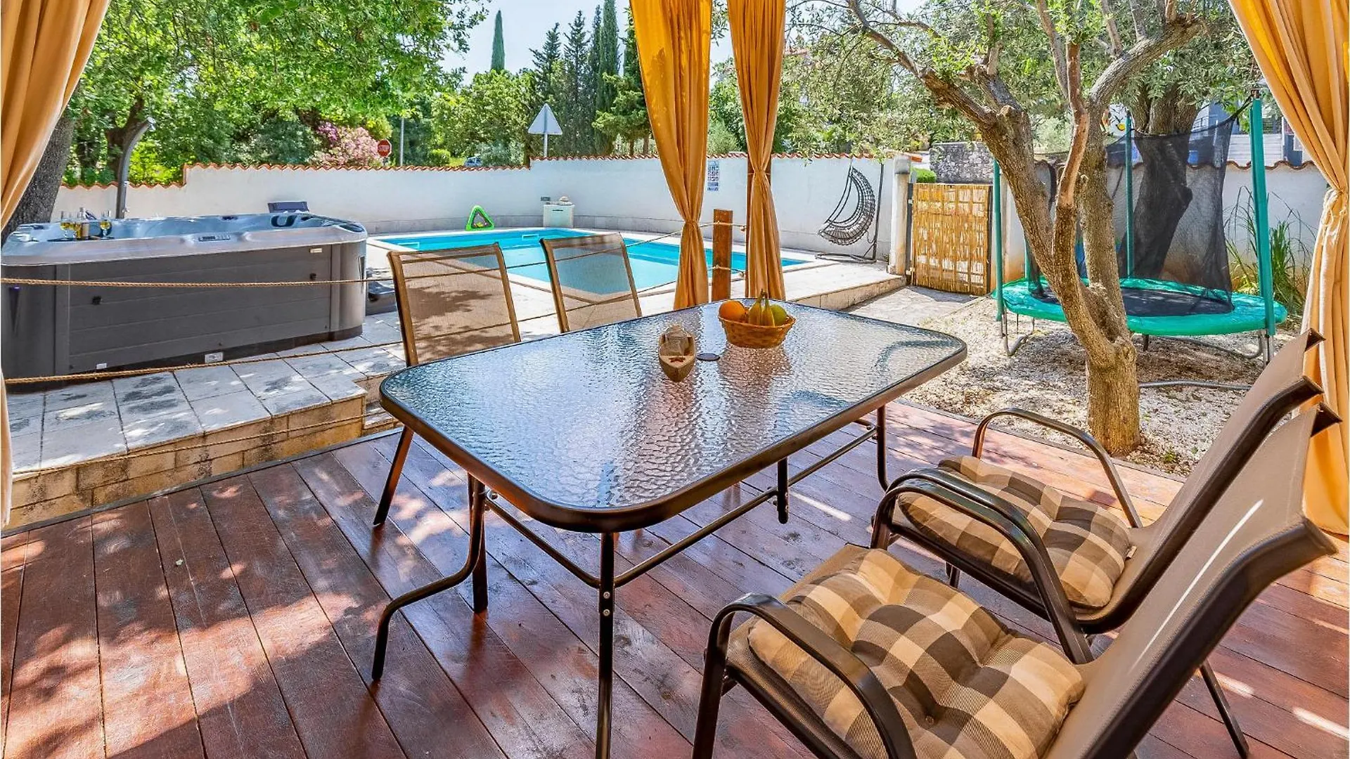 Gorgeous Home In Pula With Wifi