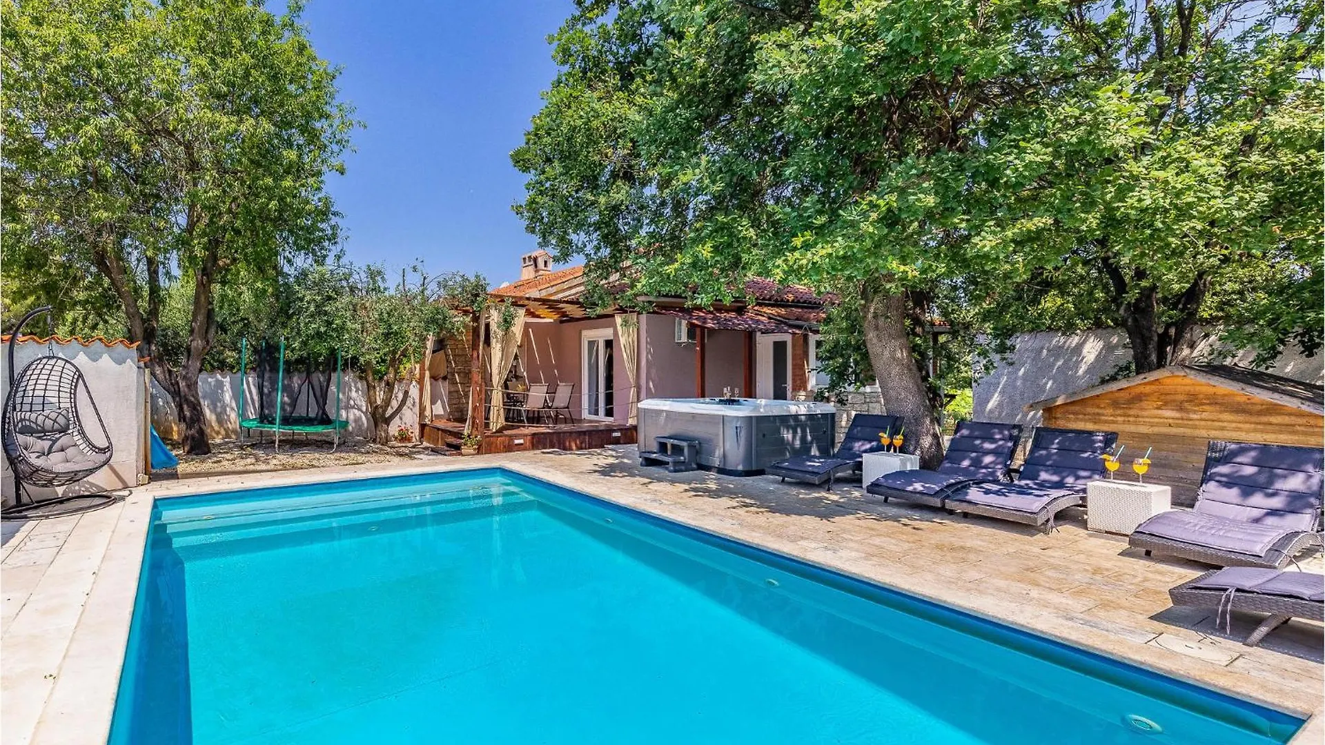 Gorgeous Home In Pula With Wifi